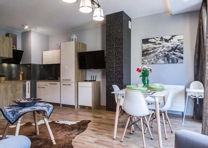 Pod Giewontem アパート ザコパネ